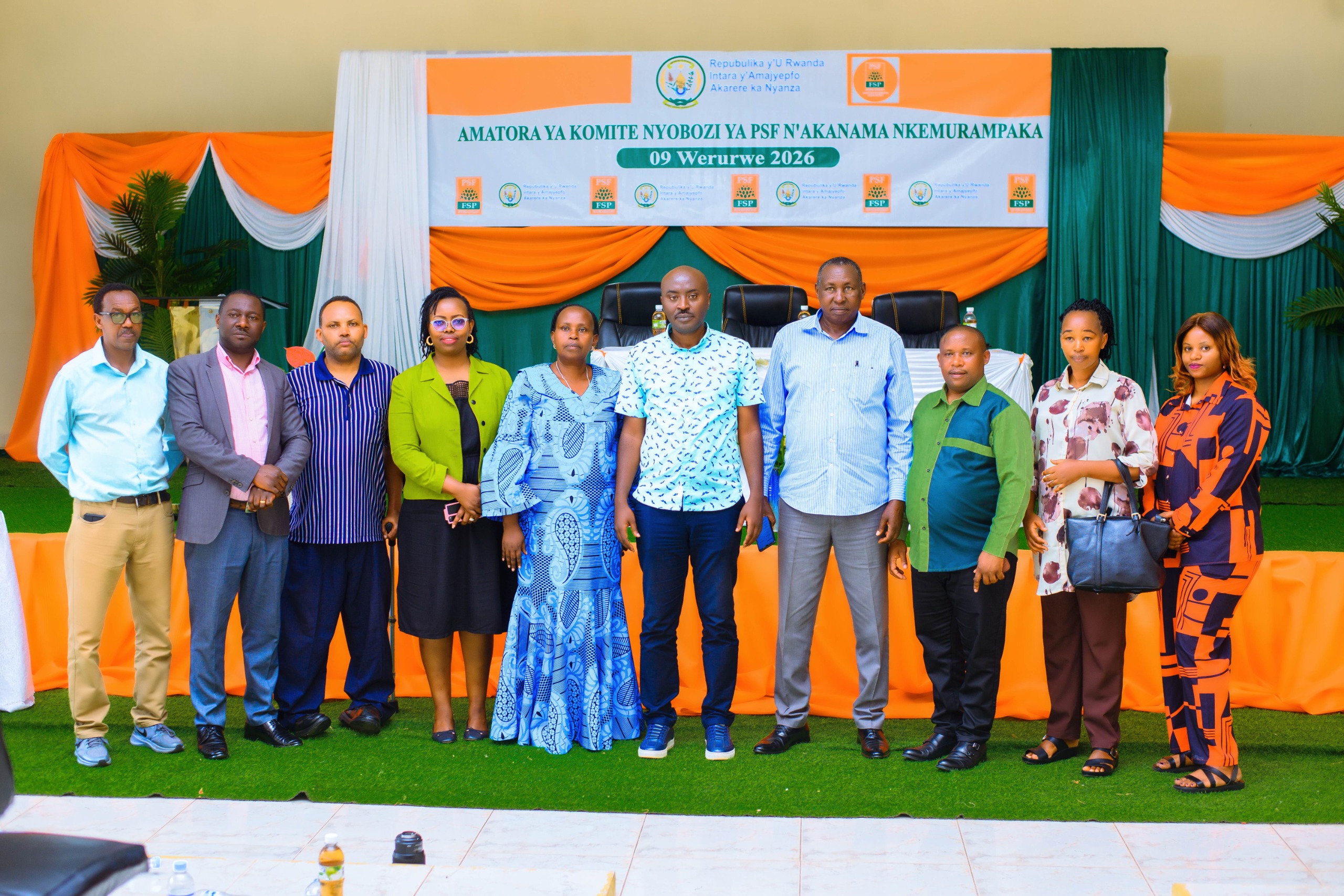 Abayobozi bashya ba PSF n'Umuyobozi w'Akarere ka Nyanza w'Agateganyo Bwana Kajyambere Patrick